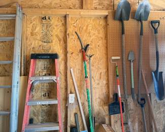 Woodworking supplies, tools
100+ drill bit set
Dolly
Craftsman miter
Black & Decker circular saw, handsaw
Delta circular table saw & miter combo
Basic household tools and supplies
Ladders, ShopVacs