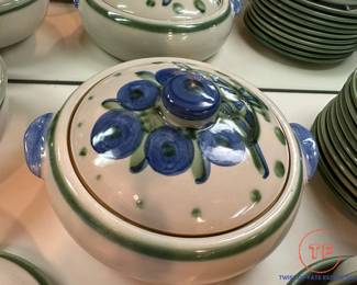 MA HADLEY Pottery Blueberry Bouquet Dishes