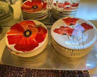 FITZ AND FLOYD Poppies Plates
