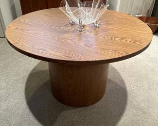 BEVIS Custom Round Pedestal Game Table