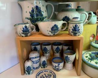 MA HADLEY Pottery Blueberry Bouquet Dishes