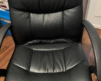 1 OF 2 OFFICE CHAIRS