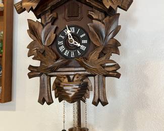 CHARMING W. GERMANY CUCKOO CLOCK - VERY SWEET CHIME!