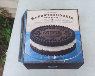 Williams-Sonoma Sandwich cookie cake pan set