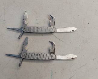 2 Camillus Pocket Knives - Marked US