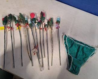 Dozen novelty roses - Valentine's Day coming up!!