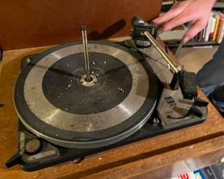 High end record player. For parts as has not been tested. 