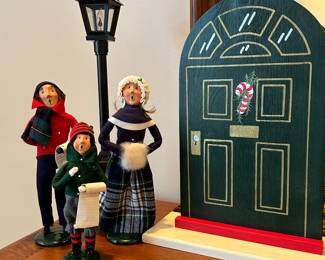 *	#34	Byers Choice set of 5	 $125.00 				