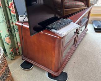 	#21	Cabinet 44x18x19	 $40.00 				