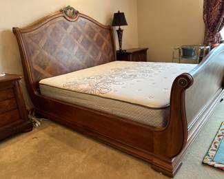 	#36	Thomasville king bed with Sealy mattress	 $275.00 				