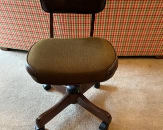 	#51	Rolling desk chair	 $20.00 				
