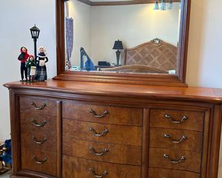 	#35	Thomasville dresser with mirror 12 drawers 75x22x40	 $300.00 				