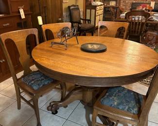 Round Oak Table 4 Chairs