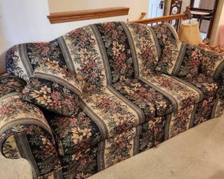 Floral sofa with 2 pillows 38 x 86 x 36