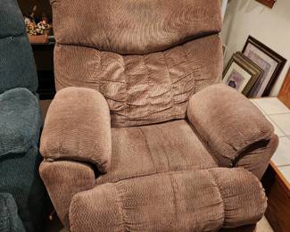 Lane beige recliner 38 x 38 x 28
