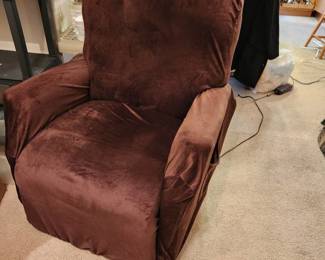 Golden Technologies lift recliner chair works good, has slipcover (faux leather peeling)