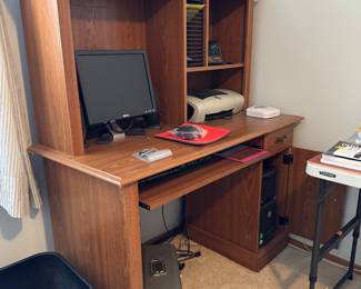 Computer desk
