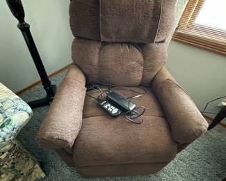 Lift chair in good condition