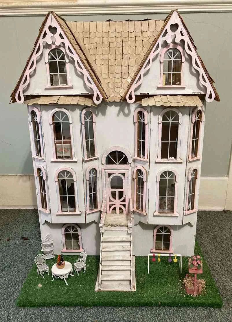 "Grandma's Attic" in Augusta, GA. Starts Closing Thu 2/8 at 8p. Pickup is Sat 2/10 from 11-3p. Please click here to view more photos, descriptions, and current bids:&nbsp;https://ctbids.com/estate-sale/26614