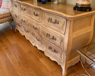 Henredon triple dresser
