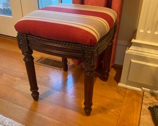 Upholsterd stool