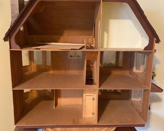 Tudor dollhouse