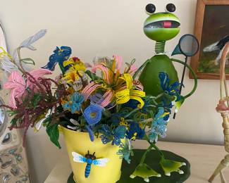 Metal frog planter w/beaded flowers
