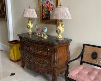 Marble top bombe chest & pair porcelain lamps