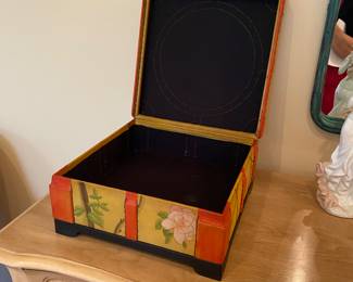 Large lacquered box