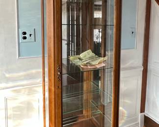 Thomasville Lighted Curio Cabinet 