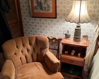 Please be aware that this house has narrow hallways. This is only the third time that we have had to do it, but we must limit the number of people to 30 at any given time. Please be patient and thank you for understanding.