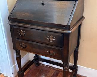 Great Small Drop Down Desk w/2 drawers!