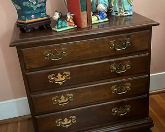 4 Drawer chest.....great condition!