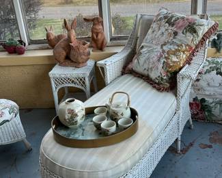 Antique Wicker Chaise.....wicker in great shape!