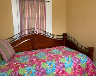 Wood and Metal Day Bed!  Looks new!