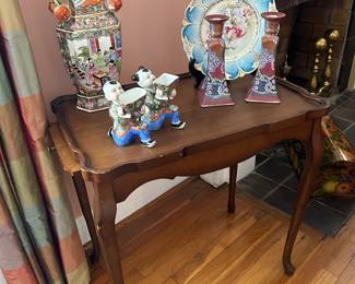 Nice Side Table with pull out sides!