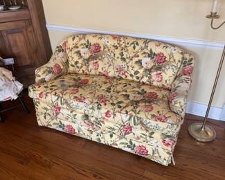 BEAUTIFUL COLORS IN THE FURNITURE 