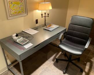 NICE OFFICE DESK AND CHAIR