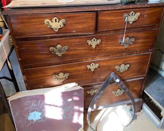 Chest of drawers 