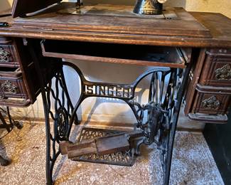 Vintage sewing machine-Singer