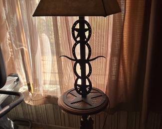 Horseshoe lamp