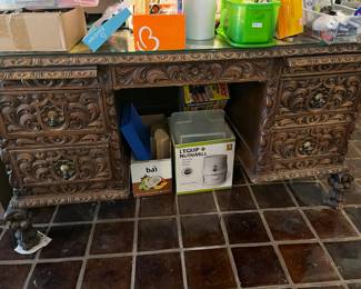 Lovely Asian desk o of