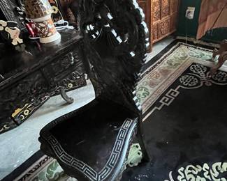 Chair that goes with dragon desk