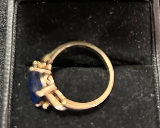 Side view of sapphire ring