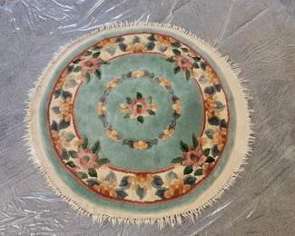 Round throw rug