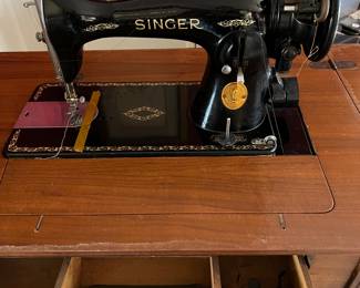 Vintage Singer sewing machine model 15-91