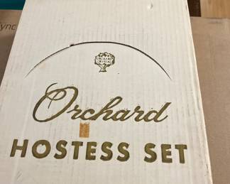 Vintage 4 place hostess set