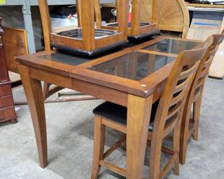 Bra height table and chairs with built-in leaf