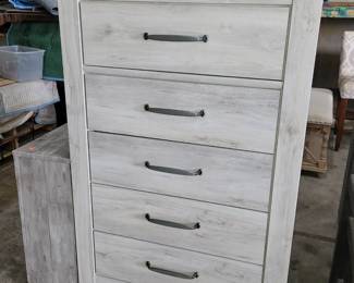 Chest of drawers