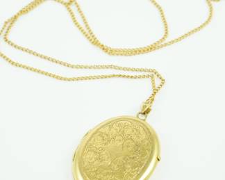 Vintage 18k Yellow Gold Regal Locket Necklace